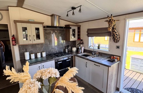 Sewerby Cabin | Boutique lodge with hot tub sleeps 6