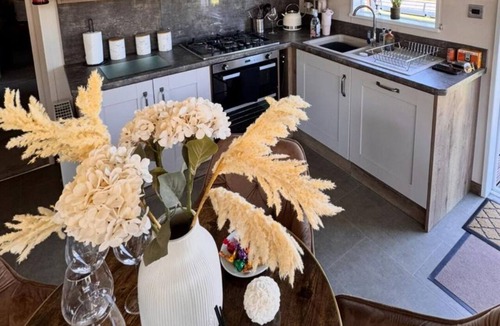 Sewerby Cabin | Boutique lodge with hot tub sleeps 6