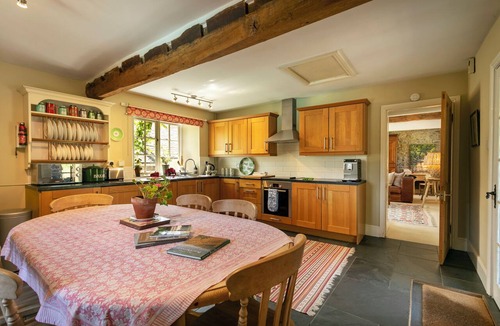 Fenny Bentley Cottage | Boutique Retreat, Summer Pool, Peak District, just 2 miles from Ashbourne