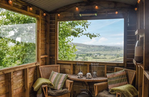 Barnoldswick Apartment | Bracken Hut at Copy House Hideaway