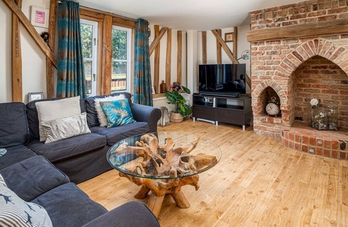 Lacey Green House | Bradenham Barn in The Chiltern Hills - Pass the Keys