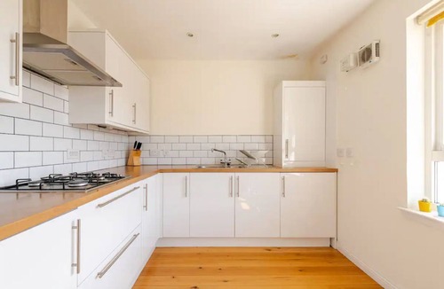 Gifford Apartment | Bright 2-Bedroom, 2-Bathroom Apartment with Free Parking by Arthur's Seat