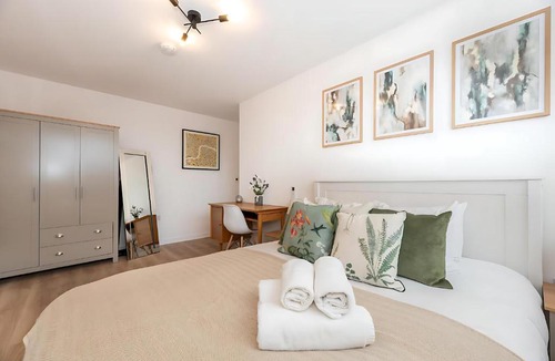 Clerkenwell Apartment | Bright 3 Bed 2 Bath with Air Con in Clerkenwell - Pass the Keys
