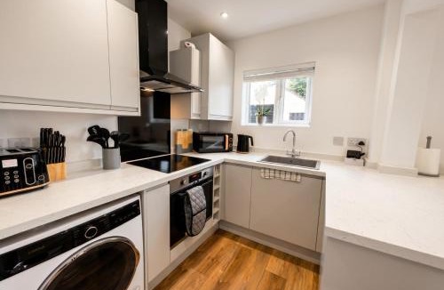 Oxford Villa | Bright 3-Bed House in Botley, Free Parking