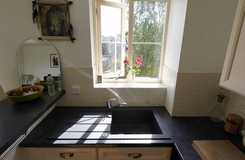 Cricklewood Apartment | Bright & cosy flat with easy access of all London
