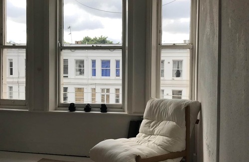 Earl's Court Apartment | Bright Double Room Penthouse with Free Wifi
