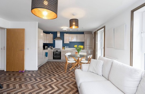 Gifford Apartment | Bright remote work haven | Close to Arthur's Seat & Holyrood Palace | 2 bedrooms