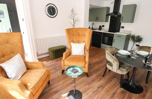 Rastrick House | Brodie Cottage