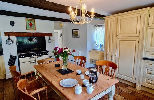 Queensbury House | Bronte Suite, Spacious Super King with en-suite