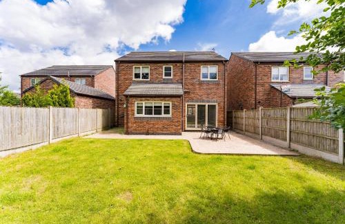 Walkden Villa | Brook Meadow House, 4 bed house, Manchester