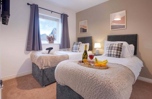 Newport Pagnell House | Broughton House Close to Shops Free Parking Garden Fast WIFi Smart TV Yoko Property