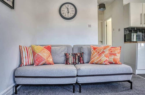 Trafford Apartment | Budget 1-Bed Flat in Manchester