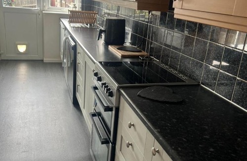 Newark upon Trent House | Budget Friendly, comfortable 3 BR HSE,Close to City Centre,Sleeps 5