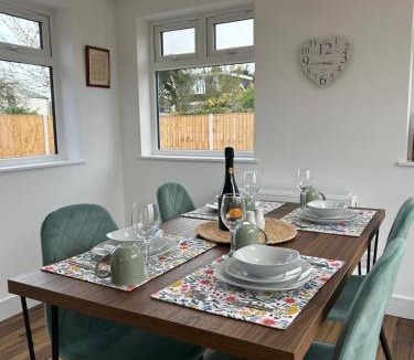 Stoke Bardolph House | bungalow, quiet, accessible, parking for 2