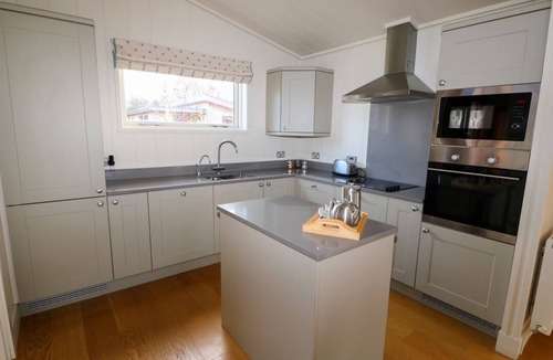 Barnsdale Cabin | BURLEY, open-plan, dog-friendly, Exton