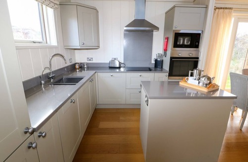 Barnsdale Cabin | BURLEY, open-plan, dog-friendly, Exton