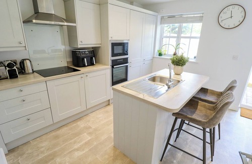 Brandesburton Cottage | BURTON FIELDS, family friendly, with a garden in Brandesburton