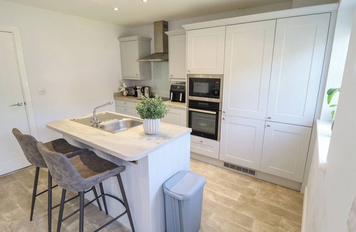 Brandesburton Cottage | BURTON FIELDS, family friendly, with a garden in Brandesburton