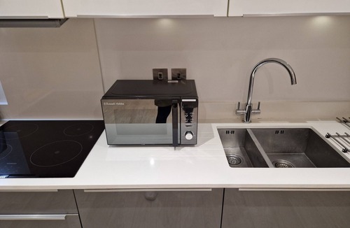 Cambridge Apartment | Business ready Apartment by Cambridge Station-Free Allocated Underground Parking