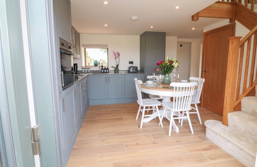 Metheringham House | BUZZARD BARN, pet friendly, luxury holiday cottage in Woodhall Spa