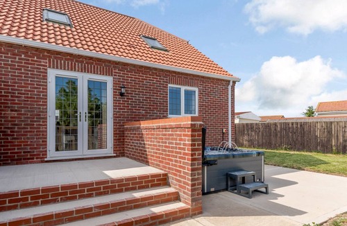 Mablethorpe and Sutton Cottage | Cabin ∙ 2 bedrooms ∙ 3 guests