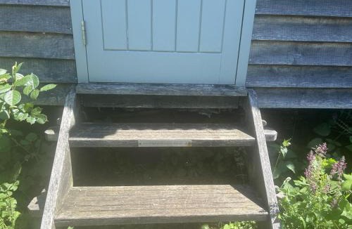 Bletchley House | Cabin Retreat in Bedford - Sleeps 2 & Free parking