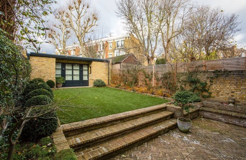 Avonmore and Brook Green Apartment | Caithness Road V by onefinestay