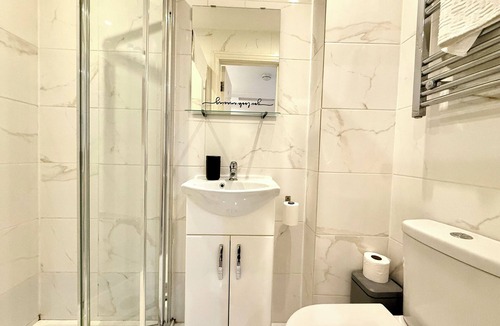 Somers Town Apartment | Camden cozy studio sleeps 4