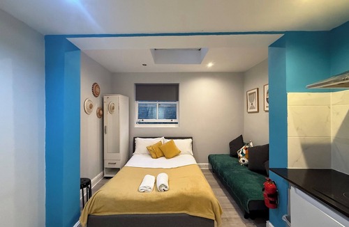 Somers Town Apartment | Camden cozy studio sleeps 4