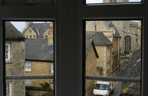 Stamford Hotel | Candlesticks