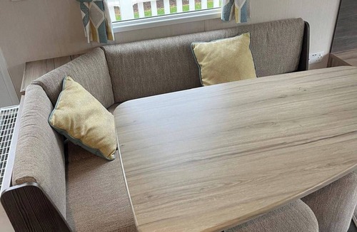 Dunbar Cabin | Caravan- Sleeps 6, 2 Bedrooms - Thurston Manor