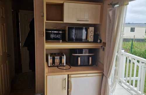 Chapel Saint Leonards Cabin | Caravan Sleeps 8 Pets Welcome wifi