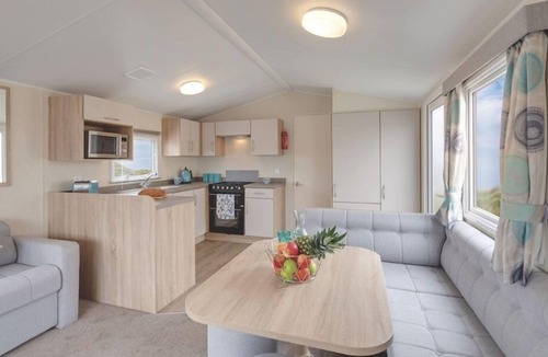 Skegness Ski Chalet | Caravan - Sleeps6-Pet friendly-Parking Available