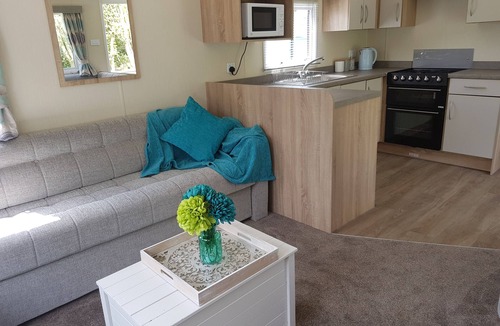 Skegness Ski Chalet | Caravan - Sleeps6-Pet friendly-Parking Available