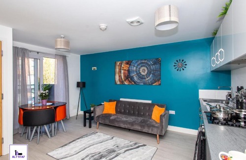 Wakefield Apartment | Carnforth 49 by Alt-Stay Contractor Accommodation - 2 Bed En Suite Contractor Home With Parking, Wi-Fi & Full Kitchen - Ideal For Long stays