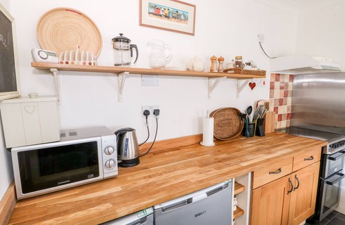 Heacham Cottage | CARRSTONE COTTAGE, pet friendly, character holiday cottage in Heacham