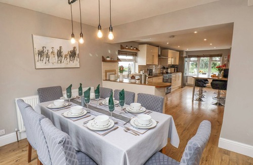 Burniston House | CASTLE VIEW, pet friendly, character holiday cottage in Burniston