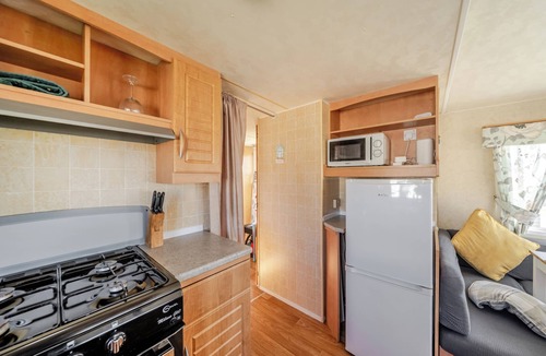 Cayton Bay Cabin | Cayton Bay Caravan for 6, Pet Friendly & Parking