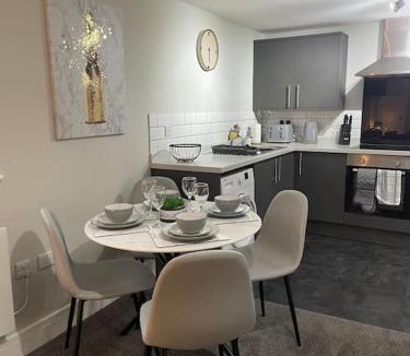 King's Lynn Apartment | Cedar House by ShortStays4U A modern 2 bedroom house with free parking in town centre!