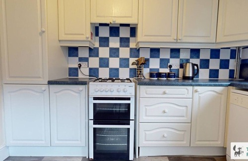 Cleethorpes House | Central 5 Bedroom House with Parking