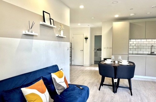 Bedford Apartment | Central 2 Bed Flat, Free Parking, Gym, Cinema Room