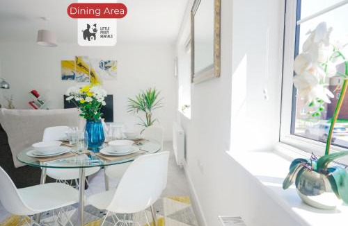 Peterborough Apartment | Central 2 Bedroom Flat with 2 Parking Spaces, Quiet and Modern Stay