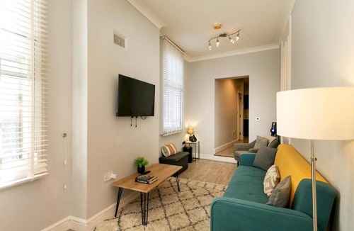 Nottingham City Centre Apartment | Central Gem Plush Beds -Walk to Attractions - Pass the Keys