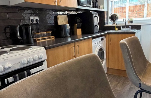 Hull House | Central Hull, 3Br Contractors & Street Parking