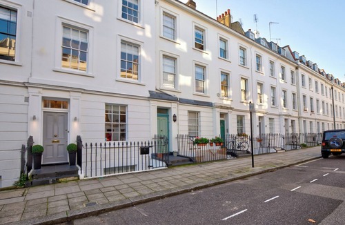 Warwick House | CENTRAL LONDON TOWNHOUSE! SLEEPS 10 GUESTS. GREAT FOR FAMILIES AND GROUPS!