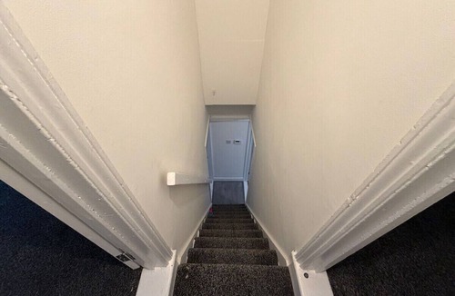 Luton House | Central Luton, Guest House