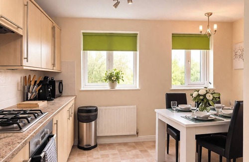 Newark upon Trent House | Central Nottingham Oasis Sleeps 9 With Parking