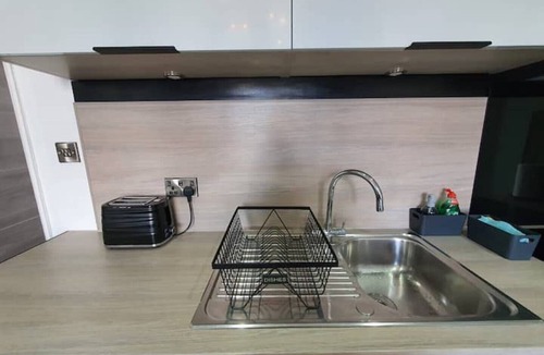 Peterborough Apartment | Central PE1 Modern Appt WiFi TV Kitchen Comfort