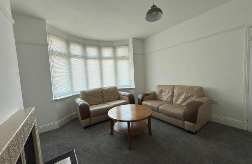 Peterborough House | Central Peterborough Home, Garden, Parking, 2 Bed