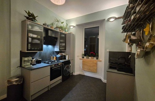 Bonnington Apartment | Central quiet traditional Victorian apartment